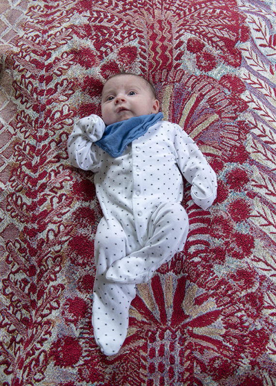 PINK POMPOM COTTON MINI BLANKET (132x100cm) - Image 3